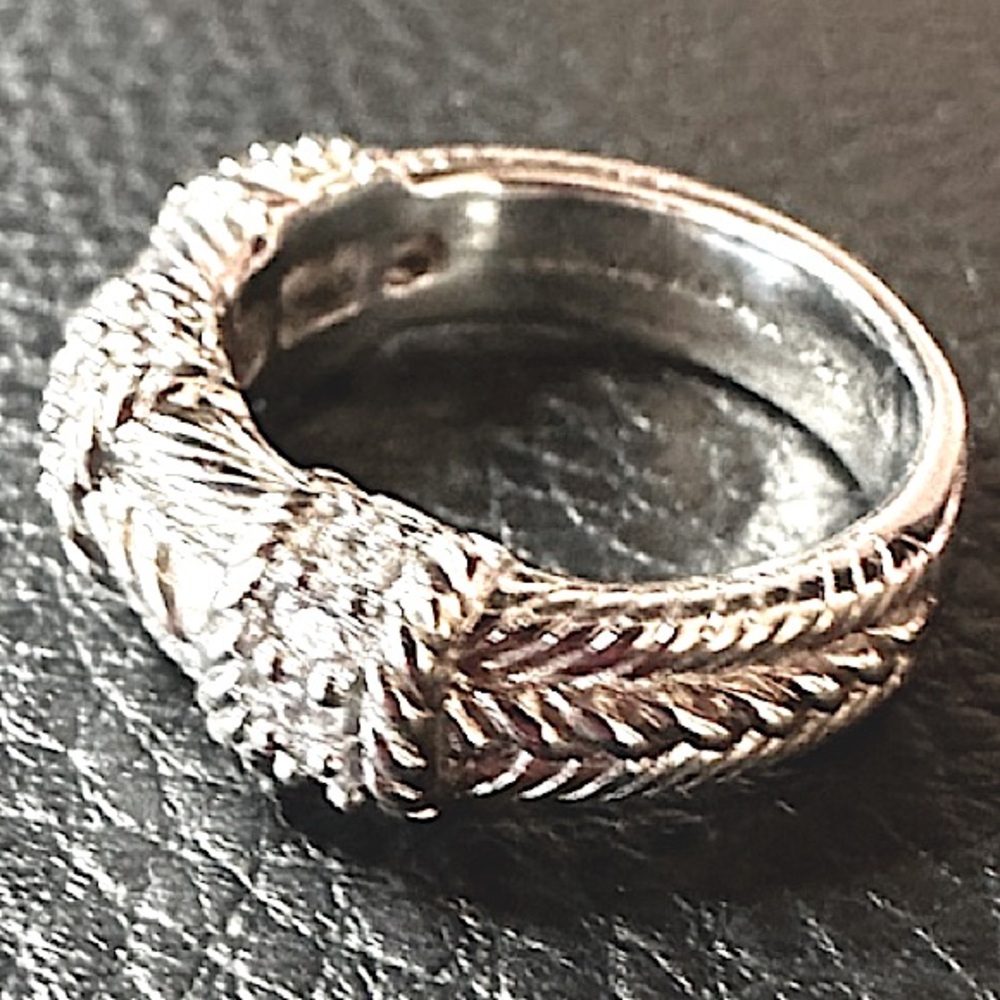 ”Judith Ripka”Cable Band Ring 925 Silver & Zirconias.
⭐️Sale! - Picture 5 of 12